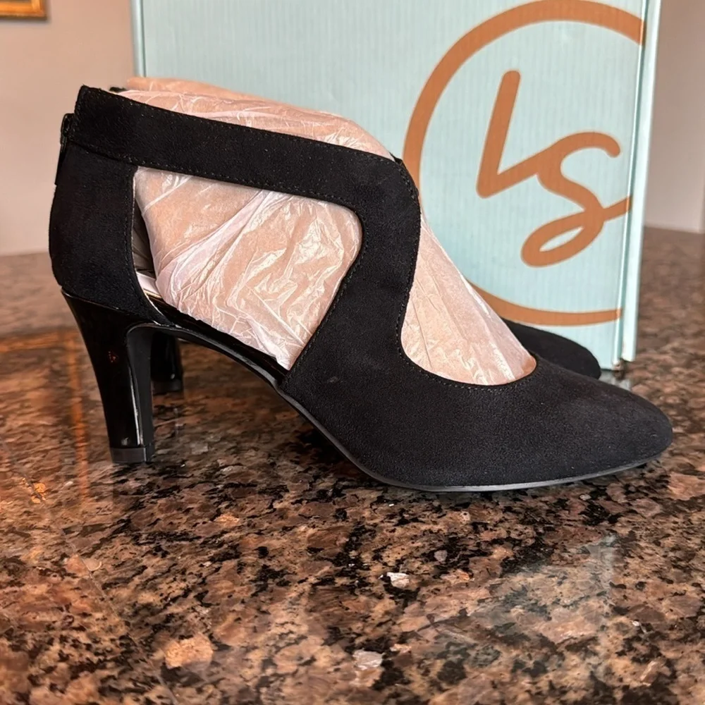Life Stride Giovanna 2 black suede dress pumps NIB 7.5